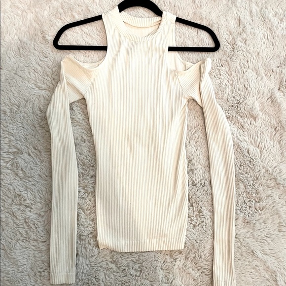 Free People top with shoulder cut outs! Cream - Picture 1 of 2